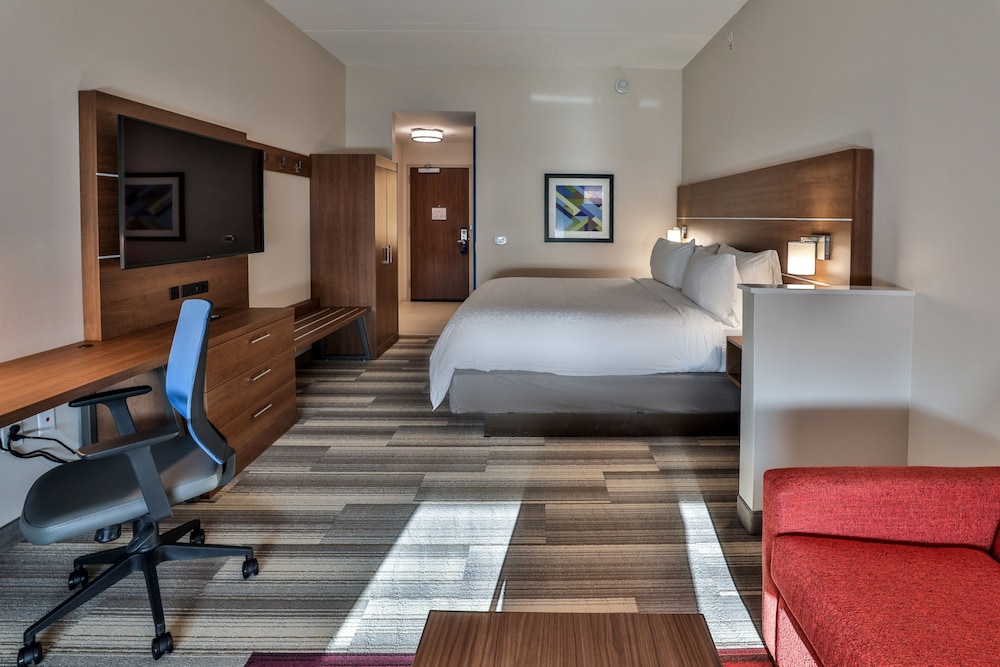 Holiday Inn Express & Suites Nashville Metrocenter Downtown 31/64