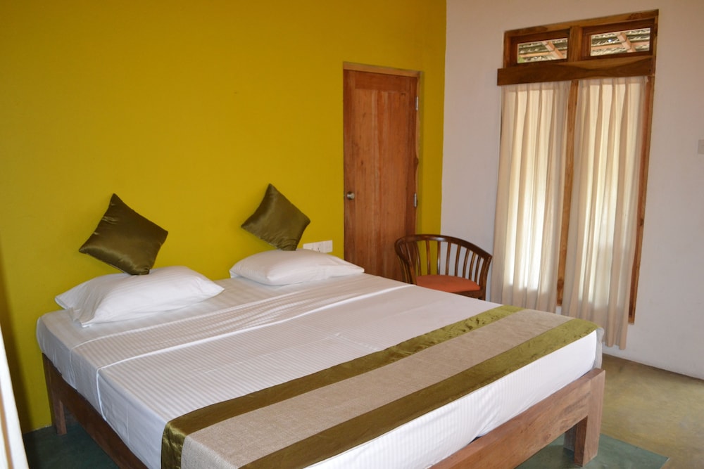 GIMAN FREE BEACH RESORT 19/67