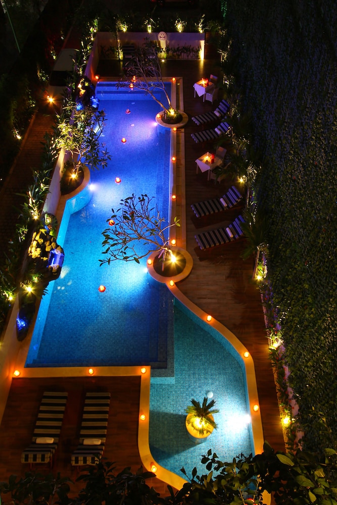 Rhadana Hotel 57/63