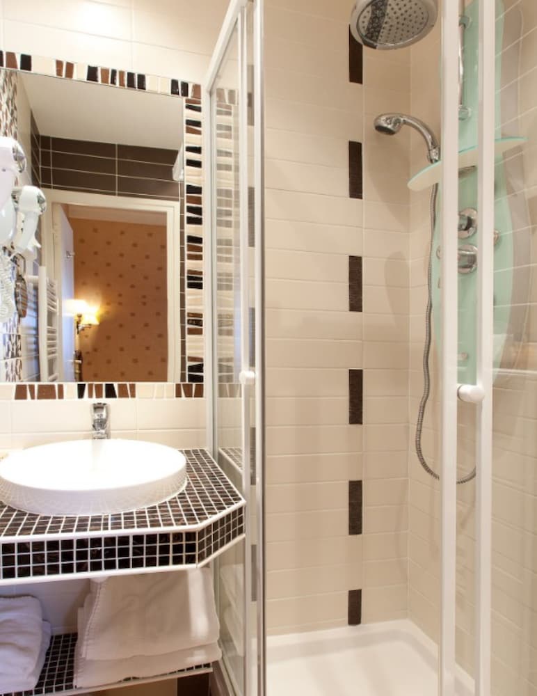 Hotel Poussin 17/58