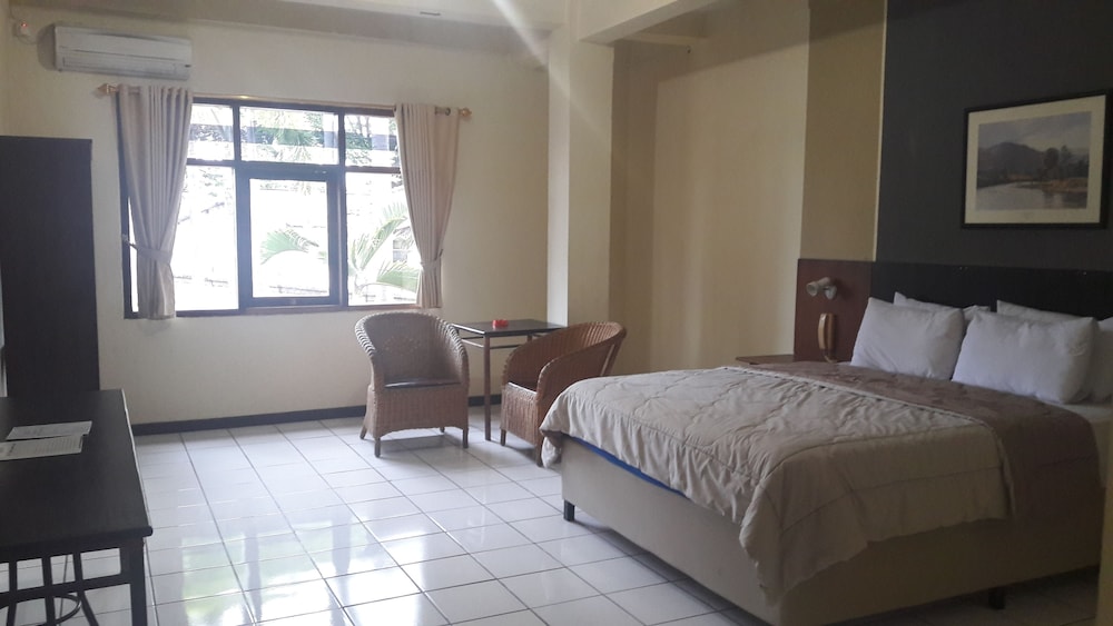 Hotel Augusta Garut 6/23