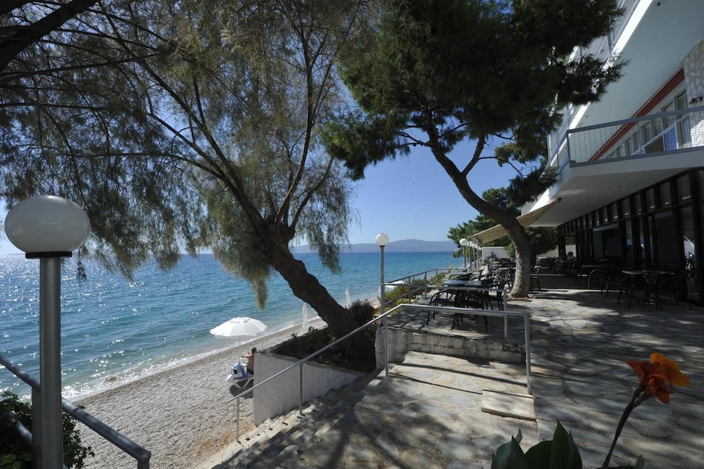 Siagas Beach Hotel 43/47