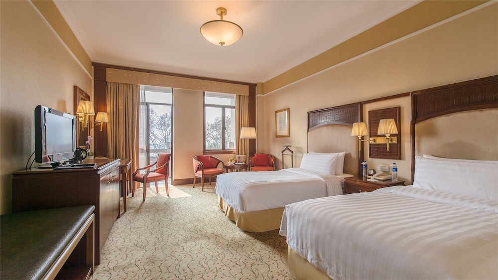 Horizon, Twin Beds, Lake Side, Garden View, West Wing