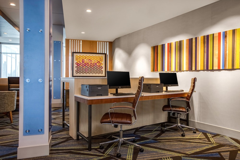 Holiday Inn Express Suites Sanford 43/54