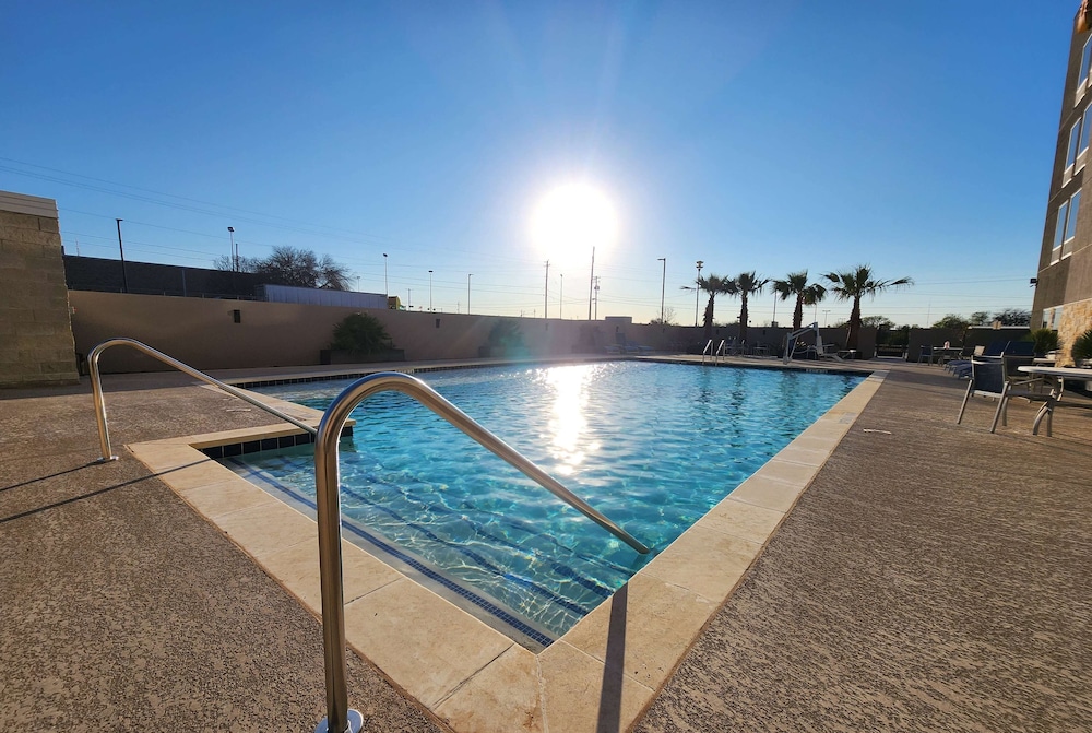 Hawthorn Extended Stay by Wyndham Del Rio 36/65