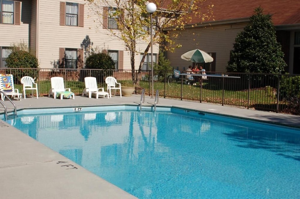 All Seasons Suites 3/54