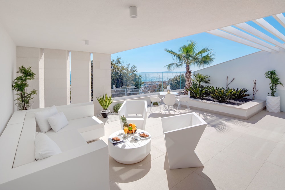 All Suites Hotel Posh 36/65