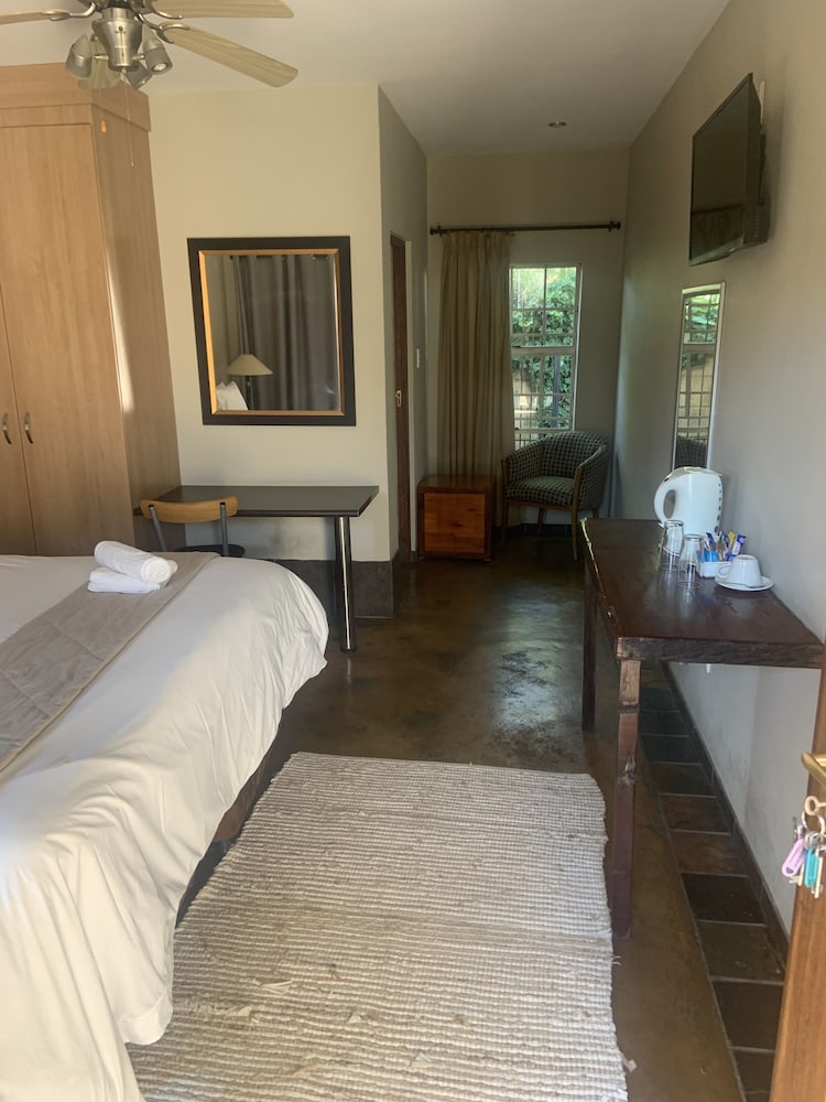 Africa Footprints Guest House 5/21