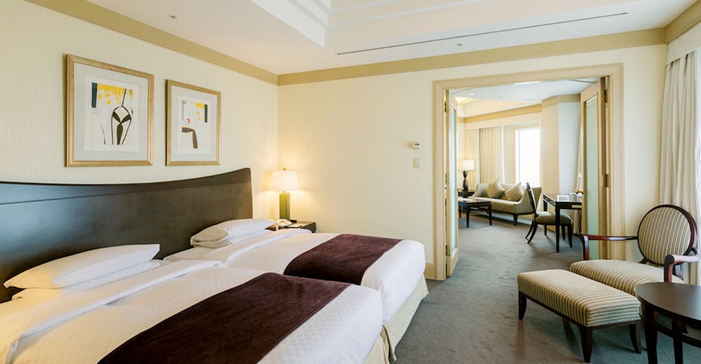 Crown, Suite, Twin Beds