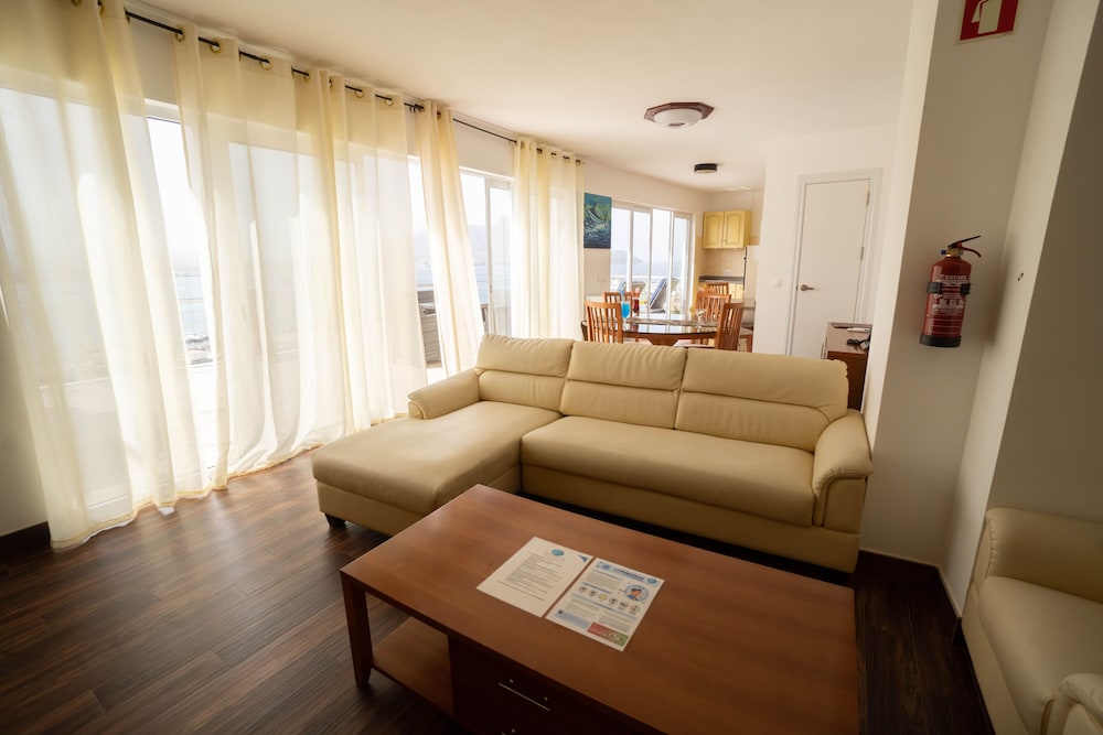 Blue Marlin Hotel 35/50