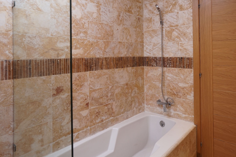 Sybaris Residences 46/50