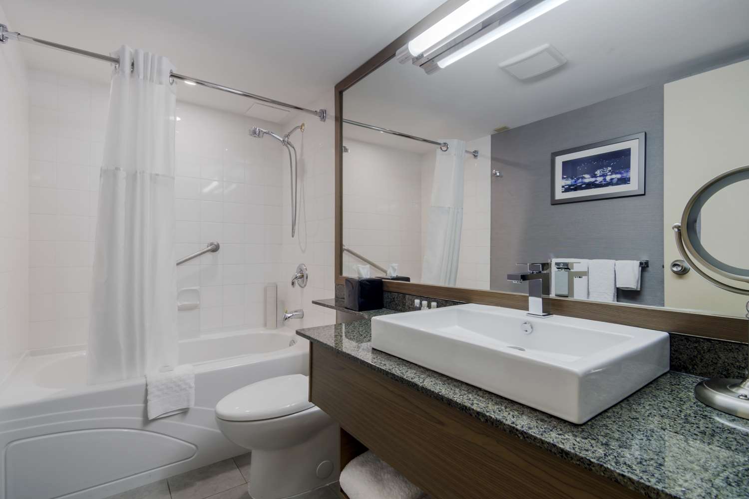 Best Western Premier Chateau Granville Hotel and Suites and Conf. Centre 61/61