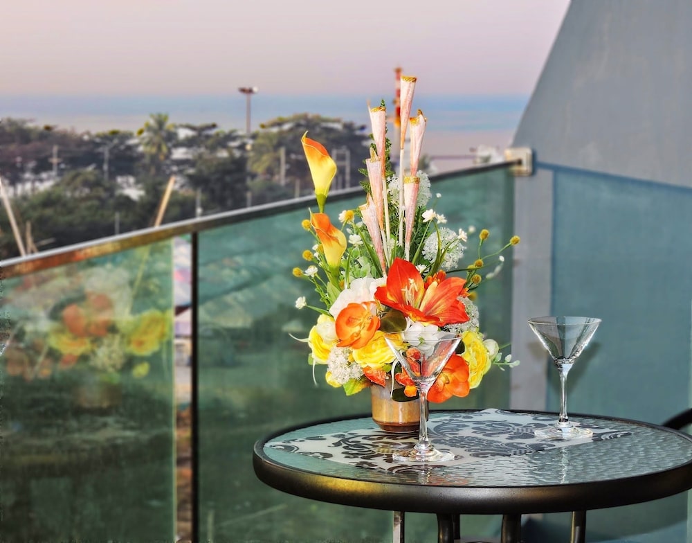 Acqua Condominium 40/50