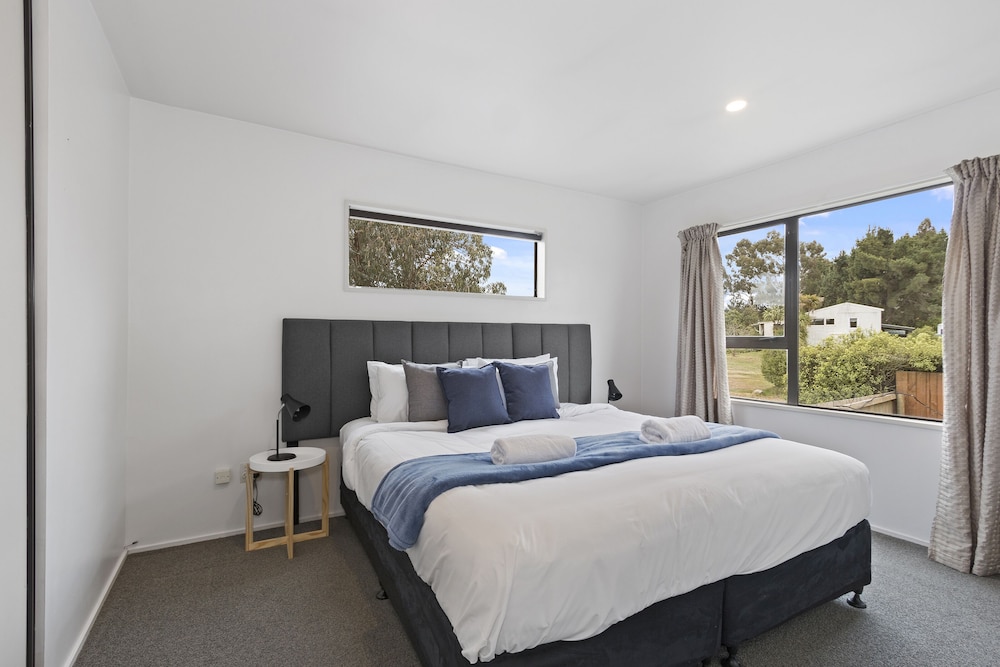 3 Bedrooms, House, King and Queen Bed, 4 Bunk Beds