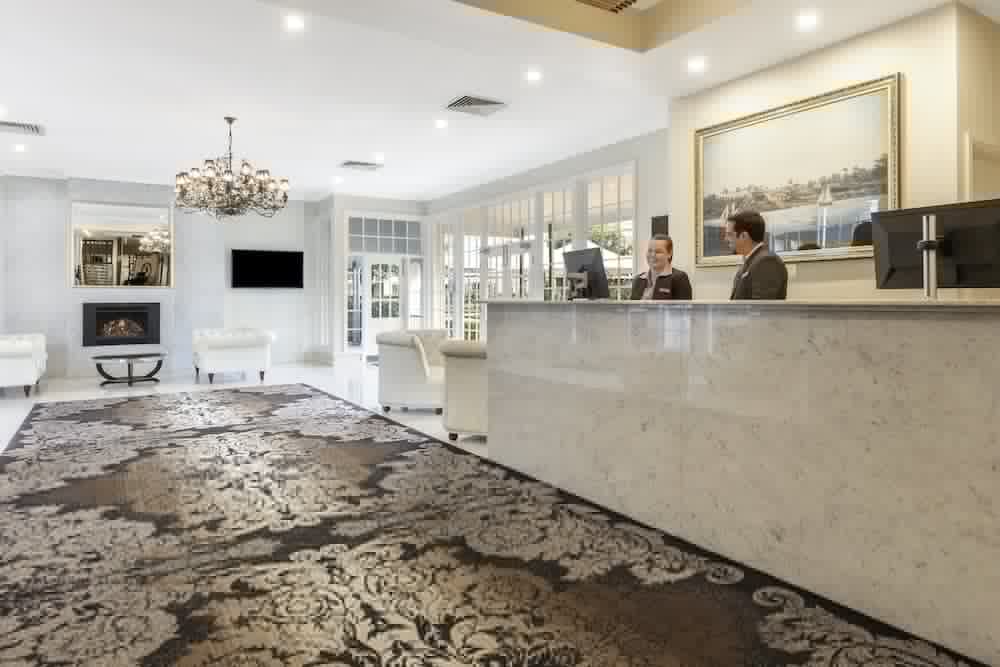 CROWNE PLAZA HAWKESBURY VALLEY 4/65