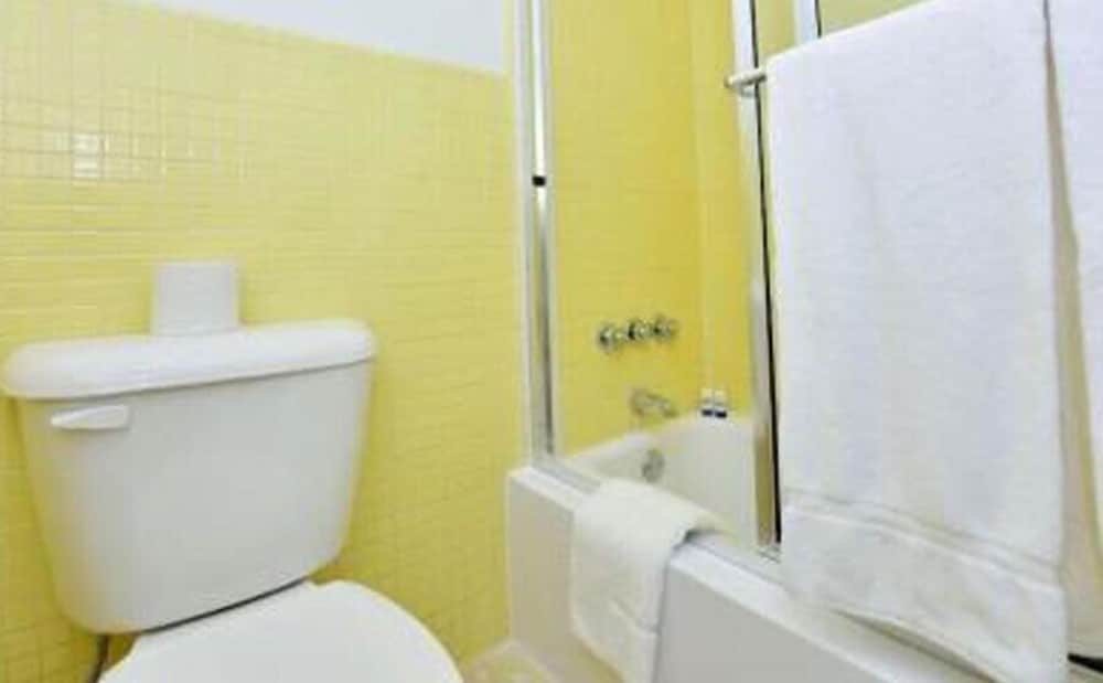 Sun Plaza Motel by Magnuson Worldwide 45/47