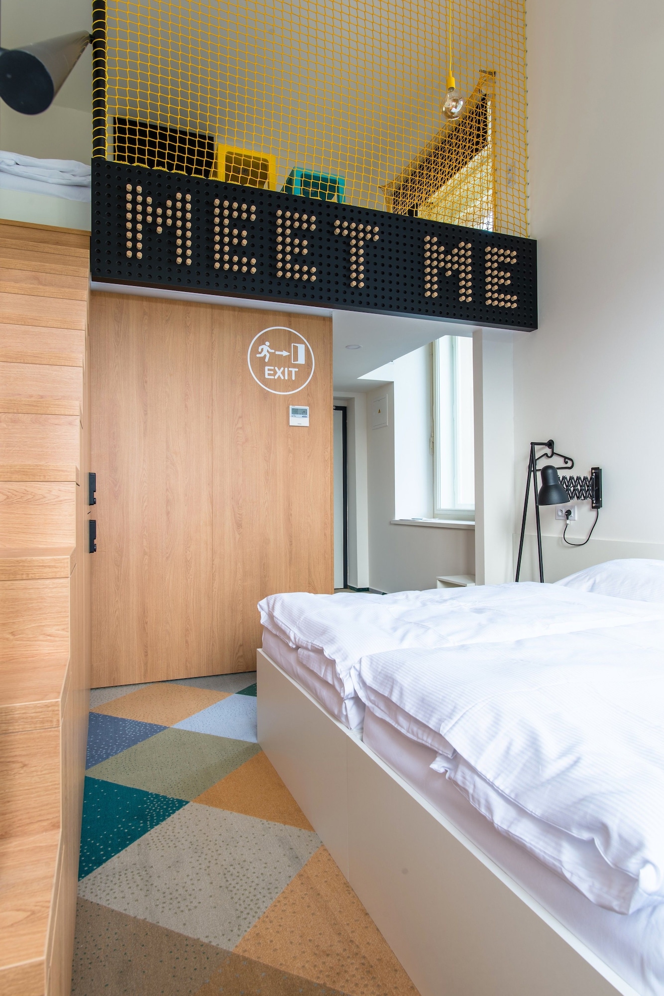 CITY, DOUBLE BED