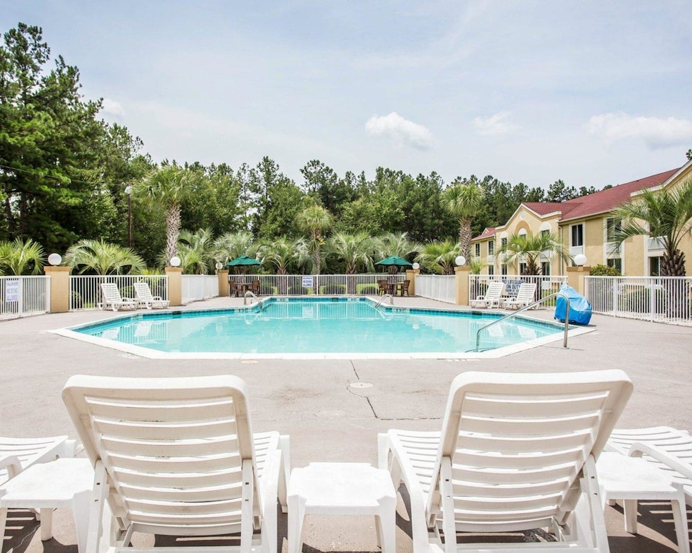 Comfort Inn & Suites Walterboro I-95 56/63