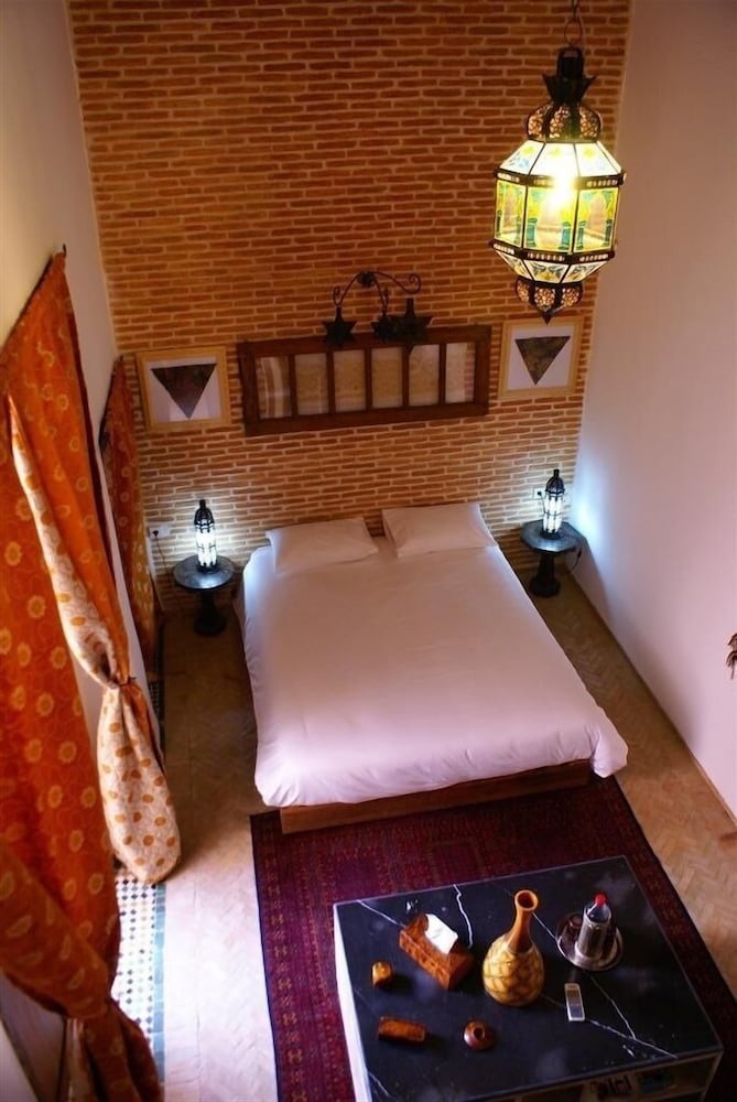 RIAD TARA 61/77