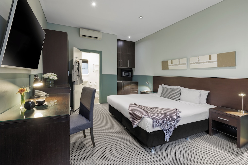 SUPERIOR, KING BED