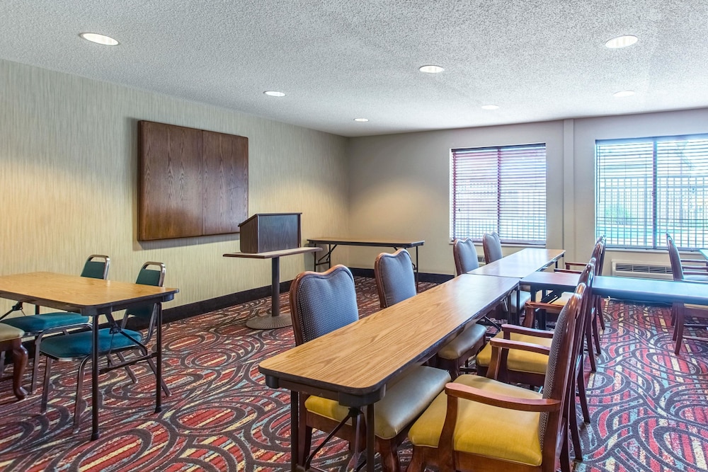 Comfort Inn Evansville East 38/41