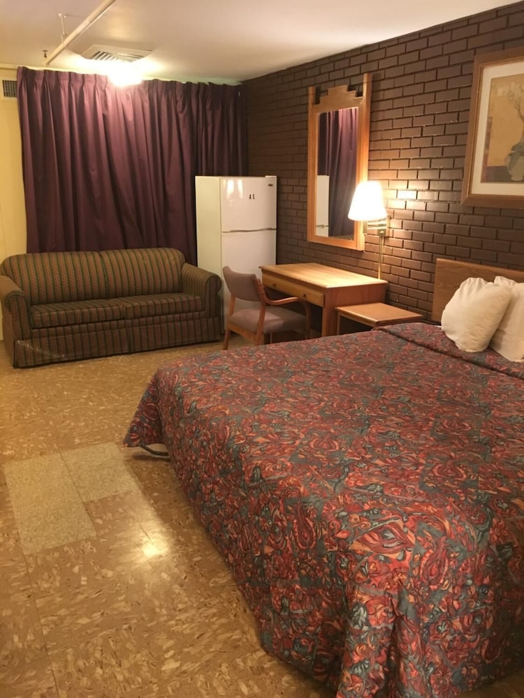 Americas Premier Inn 14/17