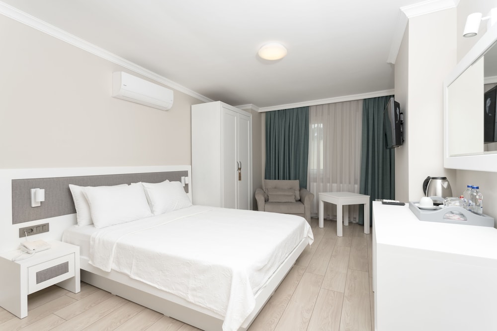Bay Nihat Lale Hotel 19/41