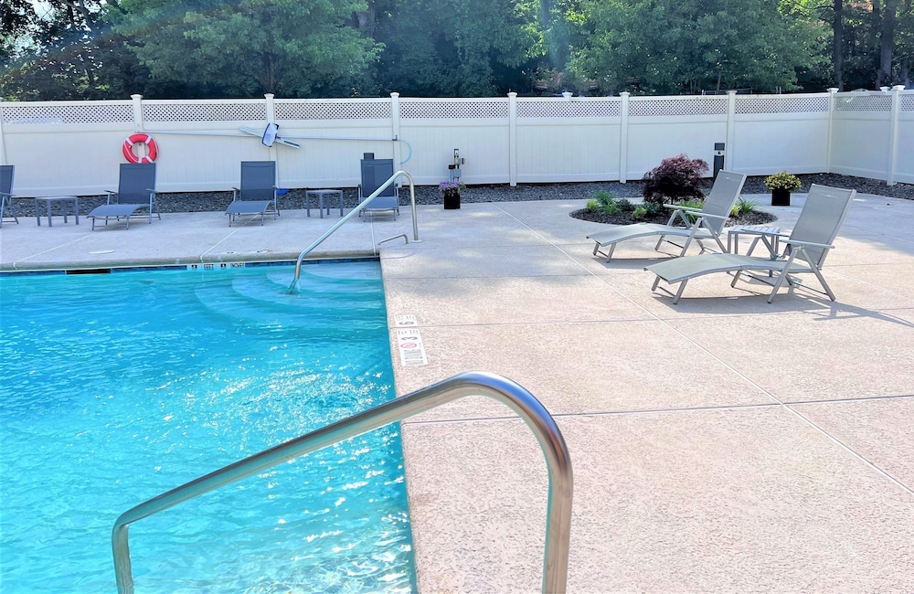 La Quinta Inn & Suites by Wyndham Danbury 35/58