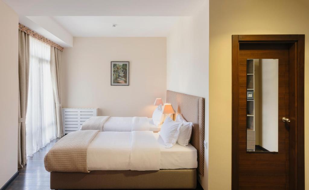 Standard Twin Room: