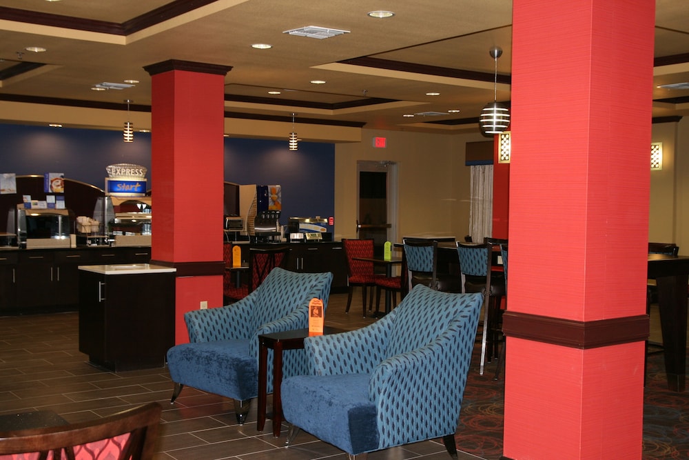 Holiday Inn Express Hotel And Suites George West 23/37