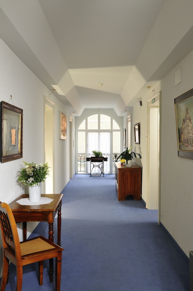 Hotel Lotschberg 29/45