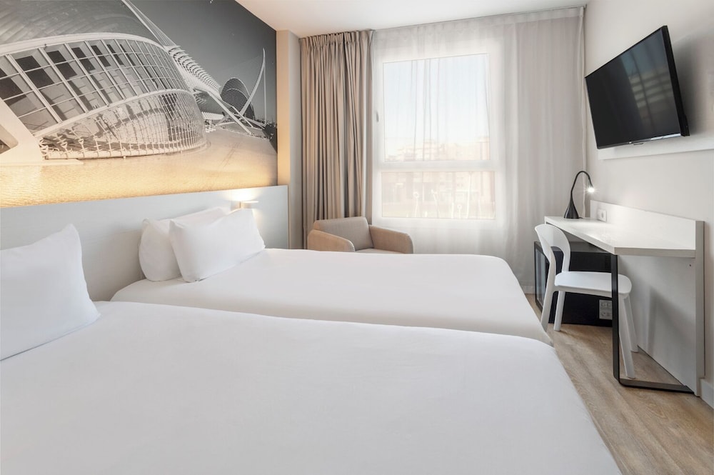 ROOM, TWIN BEDS