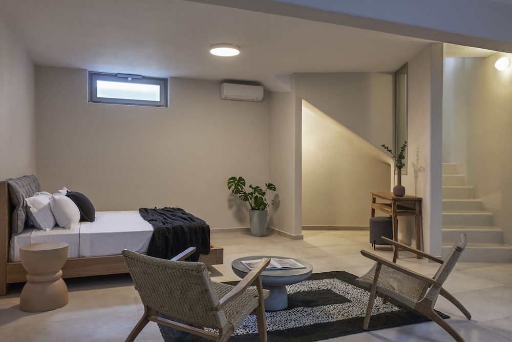 Apanemo Hotel and Suites 33/59