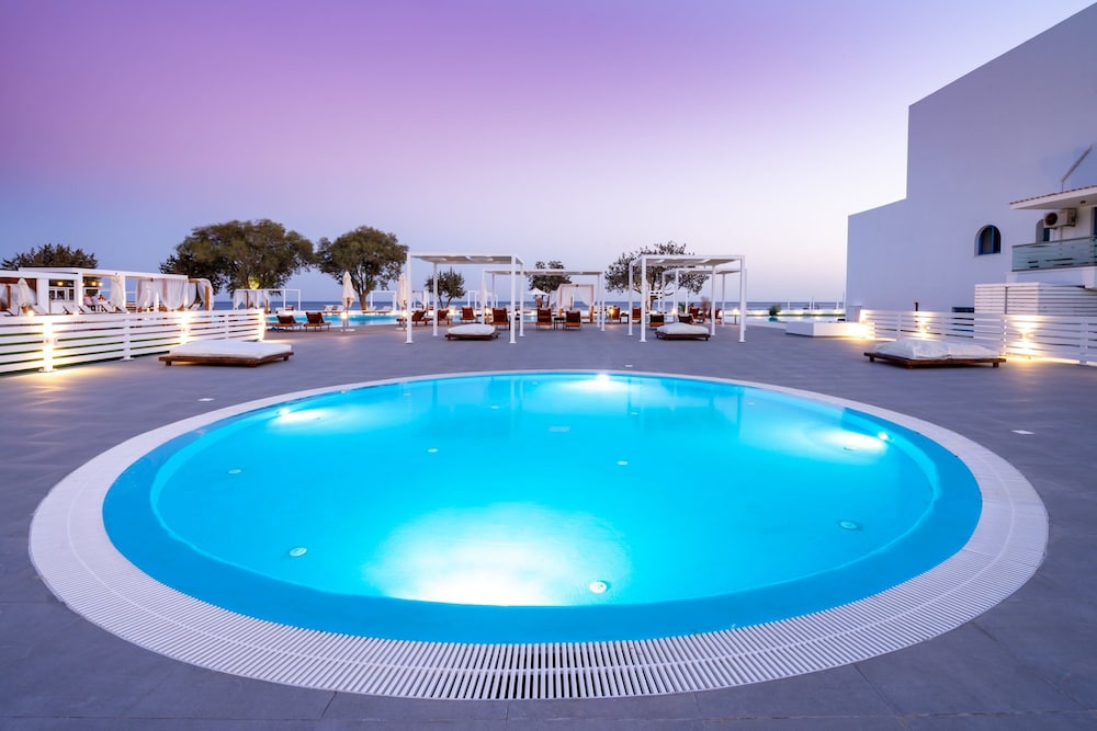 Kamari Plus Hotel 25/49
