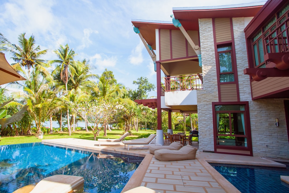 Amatapura Beach Villa 1 photo5