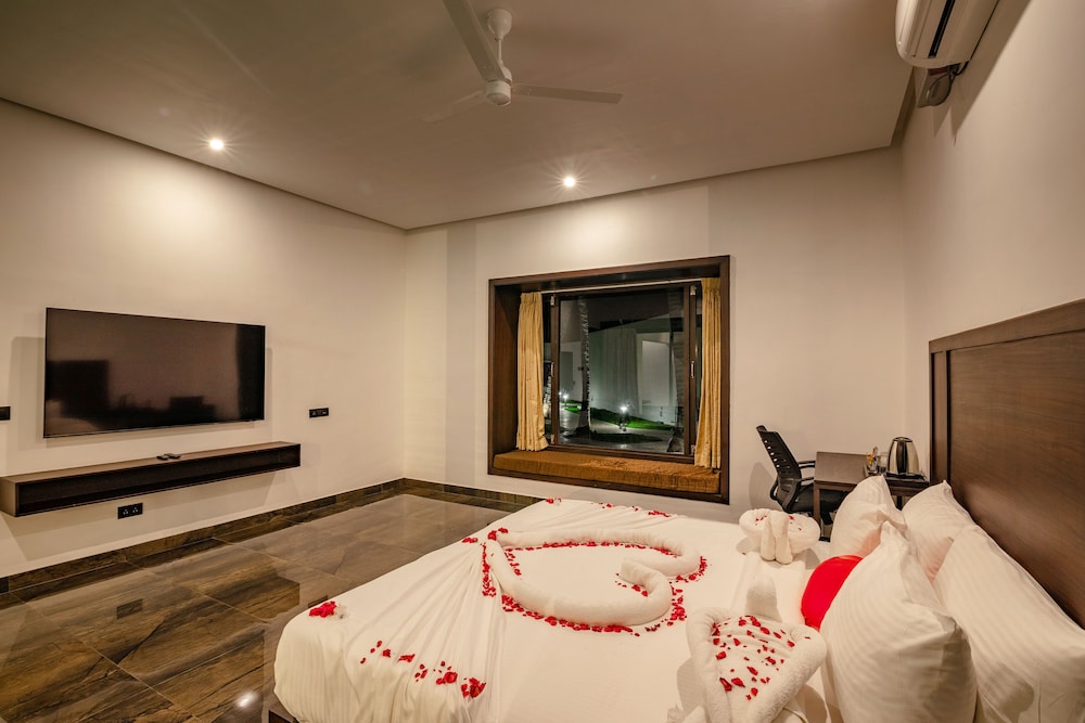 The Saravi Resort 6/31