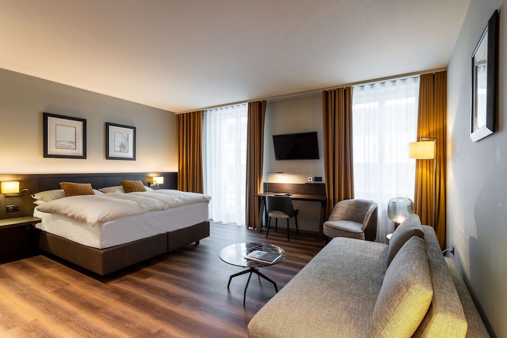 Junior Suite, Twin Beds, Art Boutique Hotel Monopol 3/4