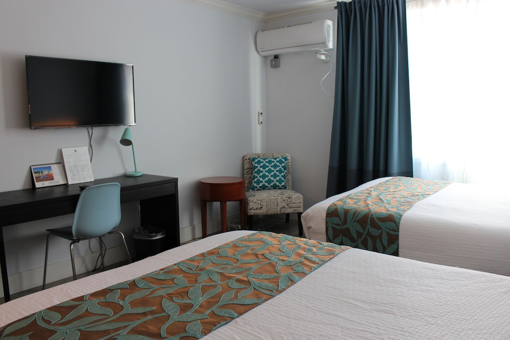 Hometel Suites 19/72