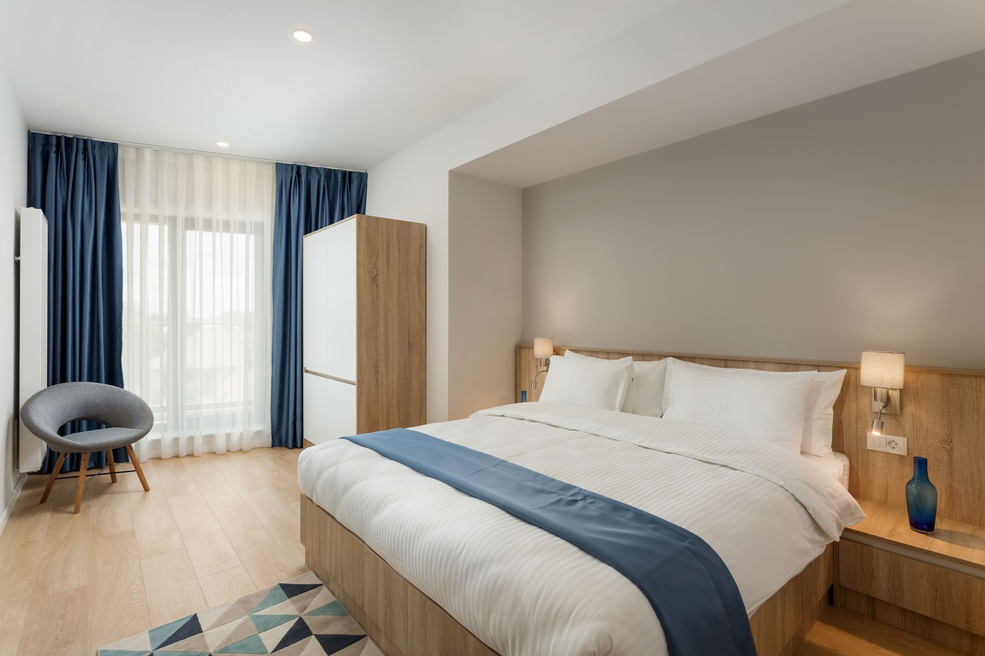 STANDARD, KING BED, BALCONY