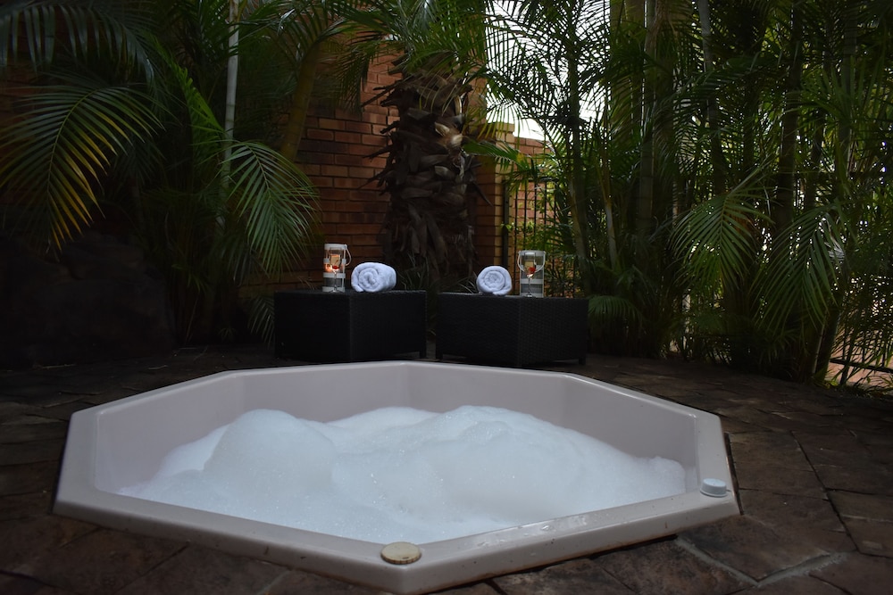Waterfalls Boutique Hotel 24/50