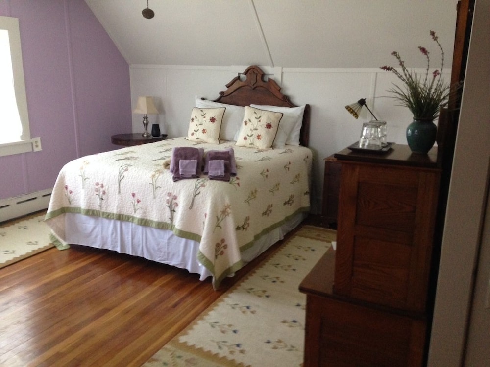 The Red Door B&B 10/34