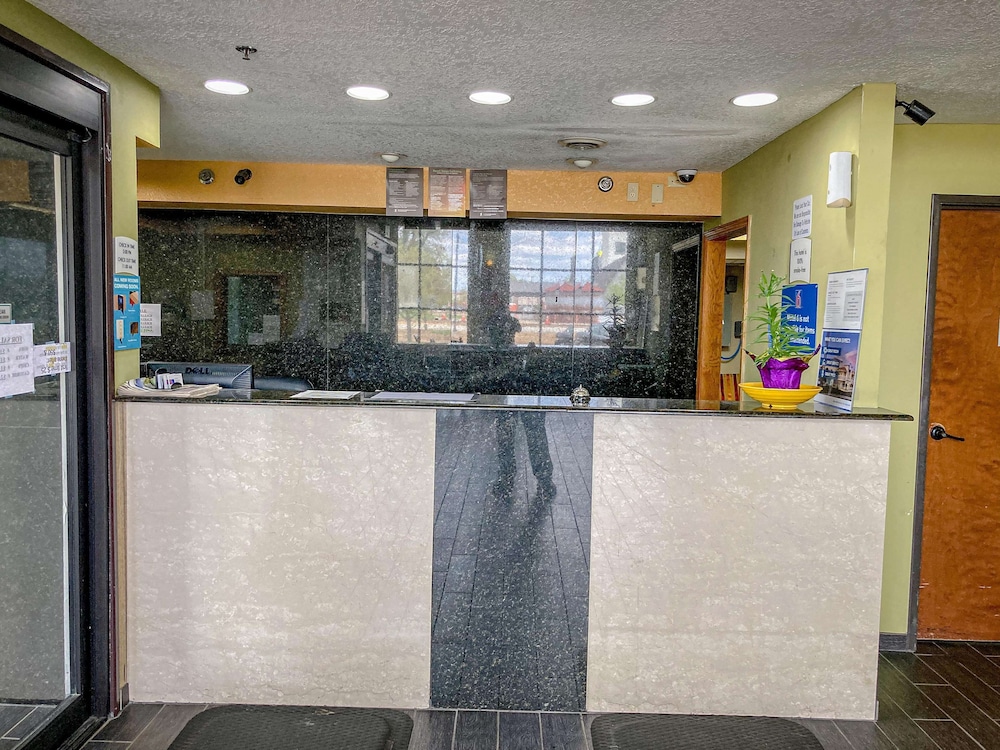 Lobby at Motel6 Elkhart, IN, ELKHART - IN