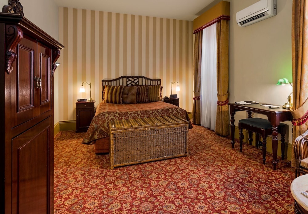 Hadleys Orient Hotel 31/47