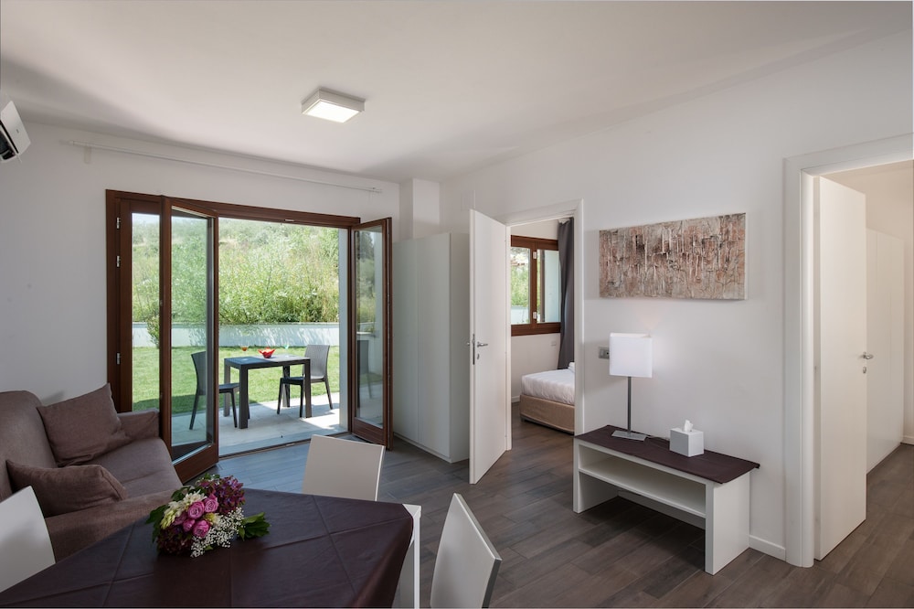 The Florence Hills Resort Spa 24/50