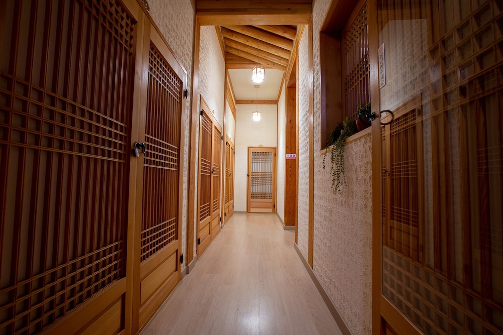 Nabijam Hanok Hotel 38/61