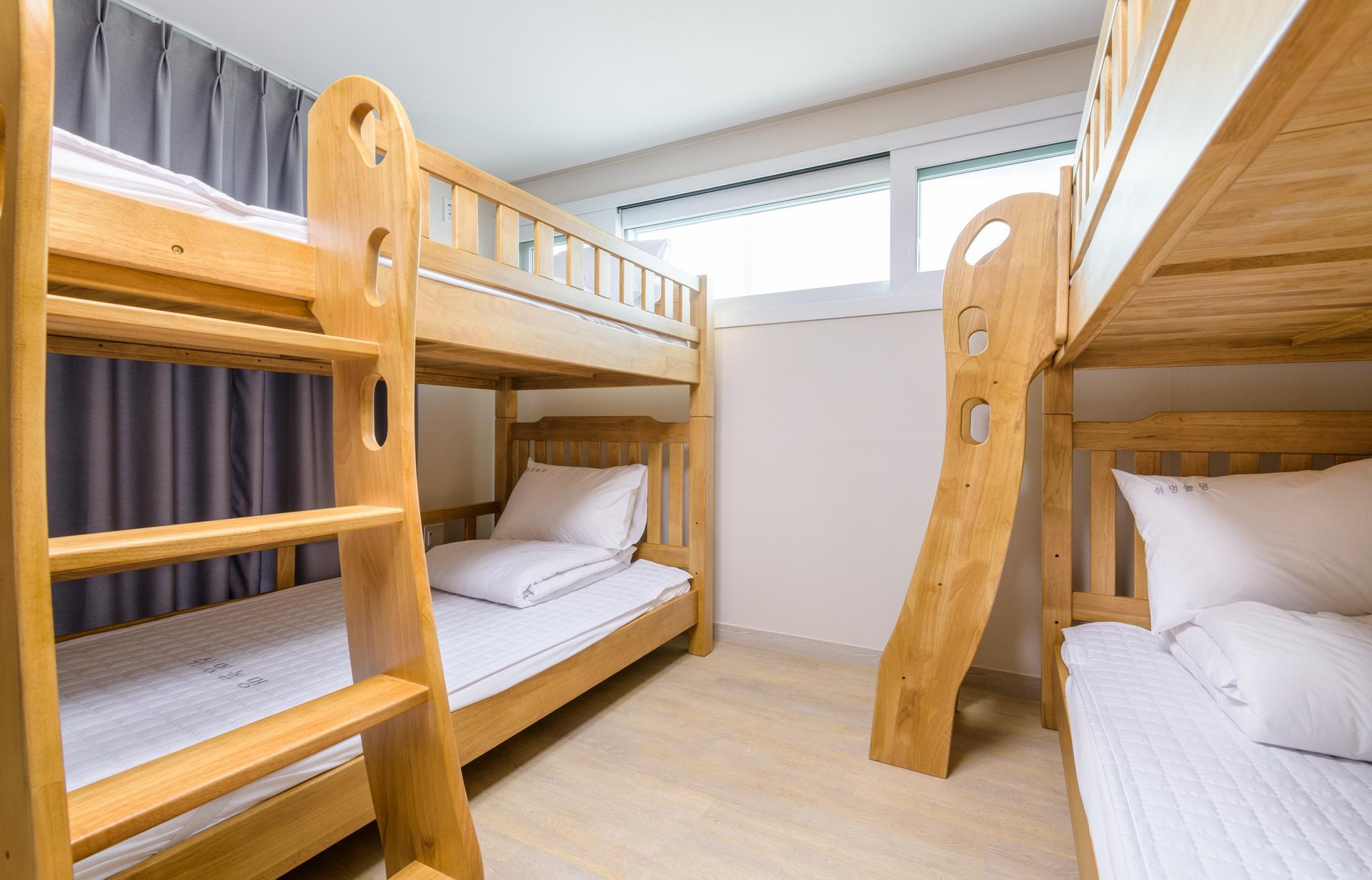 Ladies, Mixed Dorm