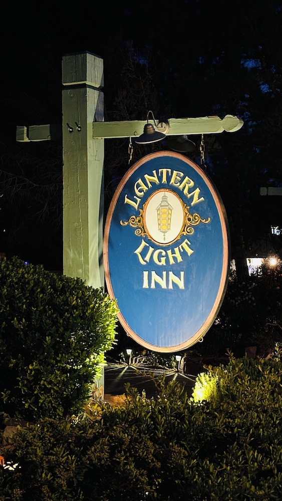 Lantern Light Inn - Romantic Getaway 5/68