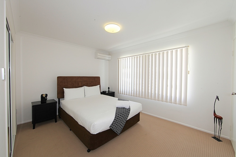 3 Bedrooms, Apartment, 2 Double and Twin Beds