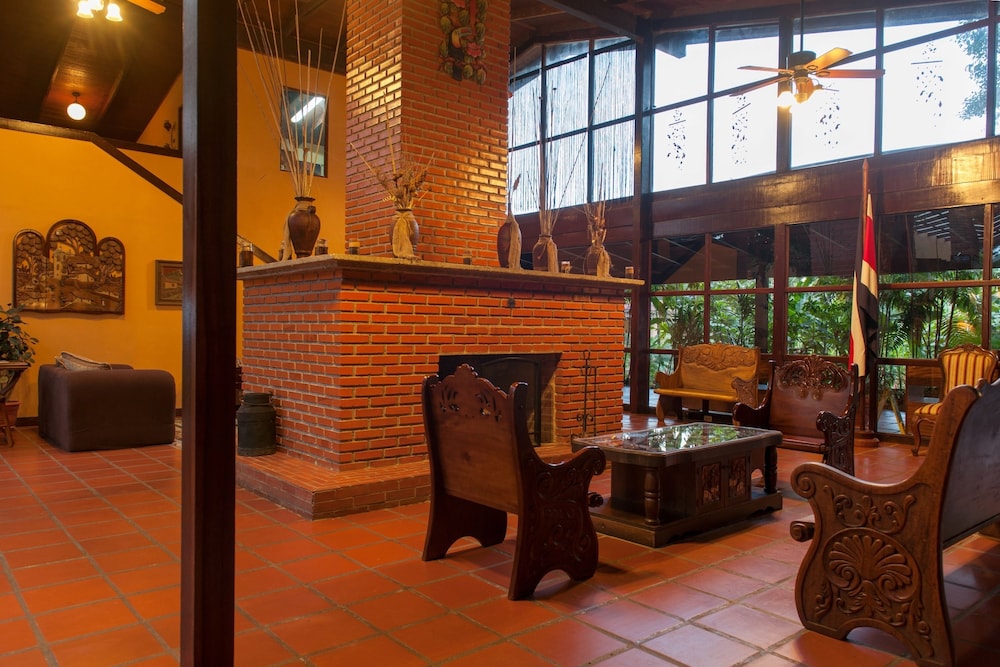 Arenal Lodge 59/73