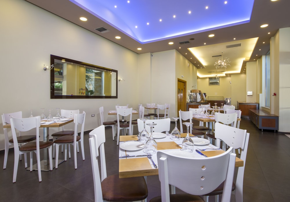 Isida Hotel 36/50